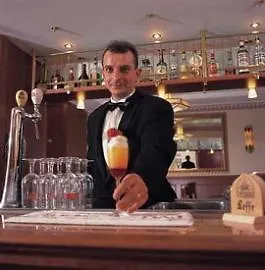 Royal Astor Hotel